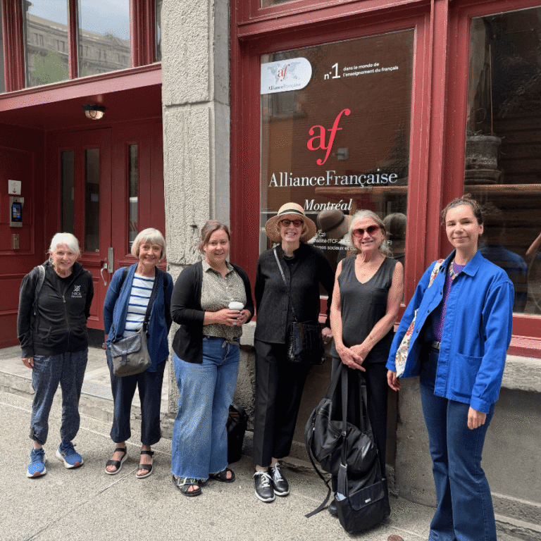 Groupe B2 devant l’AFMTL, en route vers le centre d’art autochtone Daphne