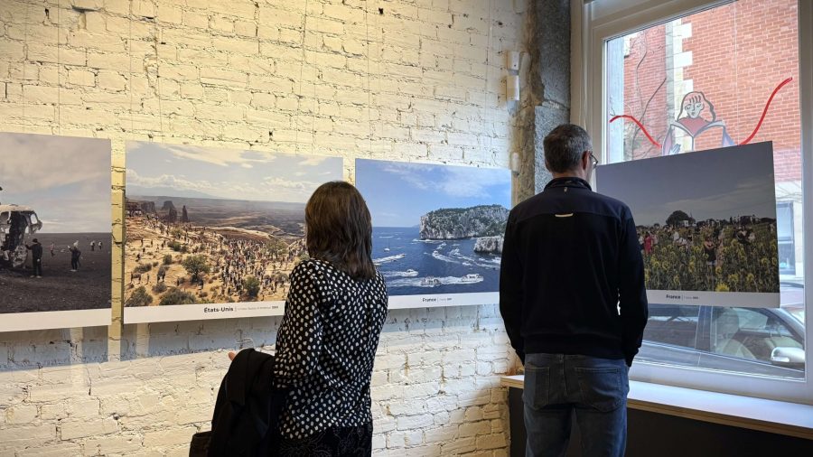 Exposition Au-delà des Cartes Postales Errance Pixelisée à l'Alliance Française de Montréal